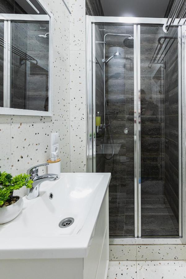Aura Apartment *